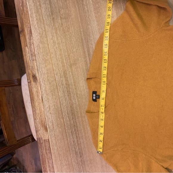 Uniqlo Yellow / Mustard Crewneck Cashmere Sweater - Picture 6 of 8